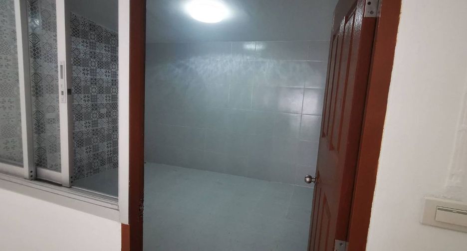 For sale 2 bedrooms retail Space in Lat Phrao, Bangkok