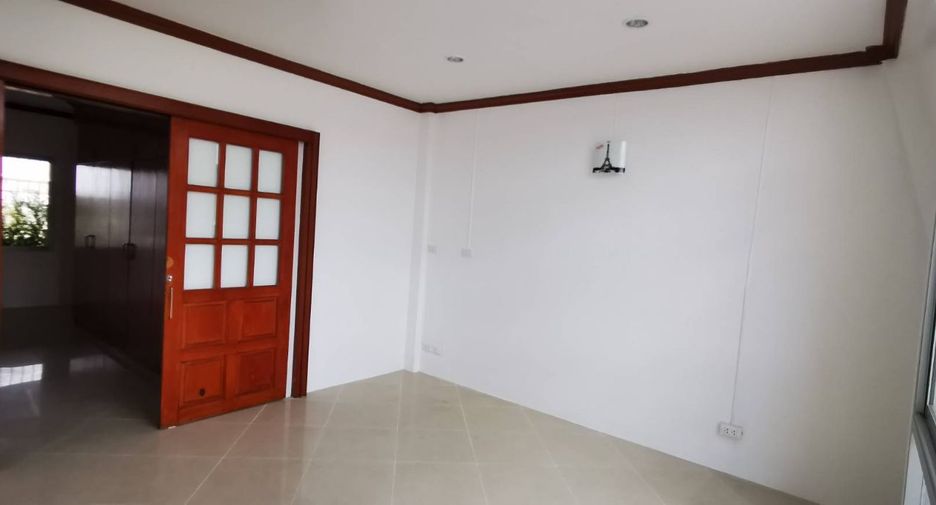 For sale 2 bedrooms retail Space in Lat Phrao, Bangkok