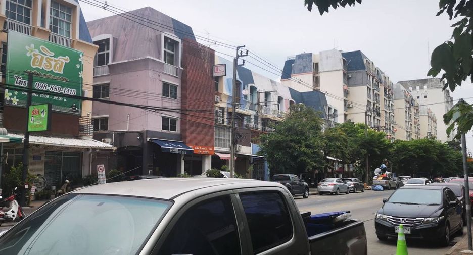 For sale 2 bedrooms retail Space in Lat Phrao, Bangkok
