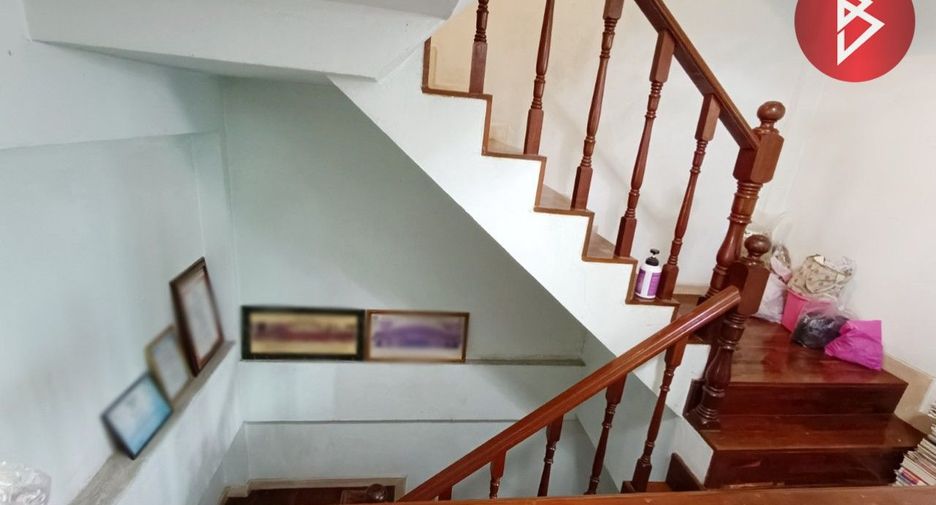 For sale 5 bed townhouse in Phra Khanong, Bangkok