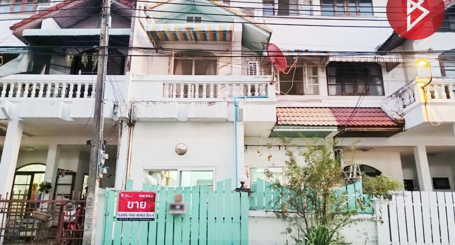 For sale 5 Beds townhouse in Phra Khanong, Bangkok