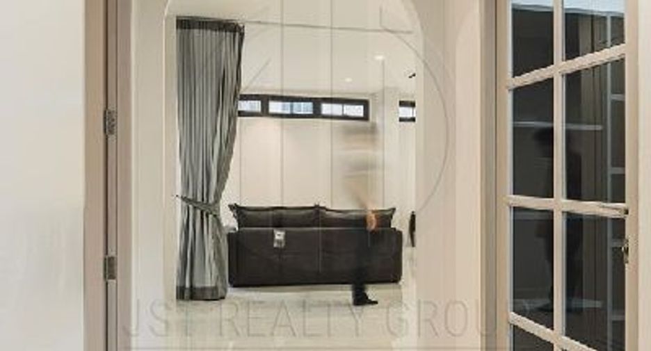 For sale 4 bedrooms house in Taling Chan, Bangkok