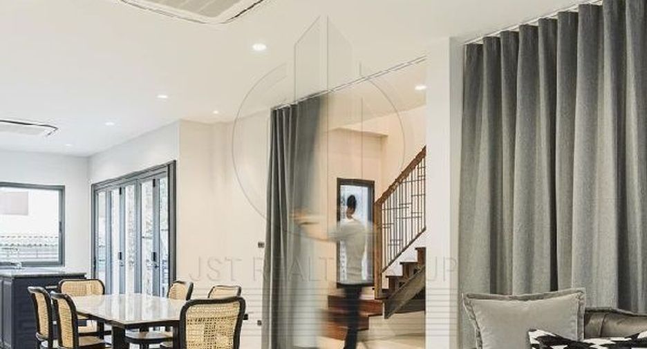 For sale 4 bedrooms house in Taling Chan, Bangkok