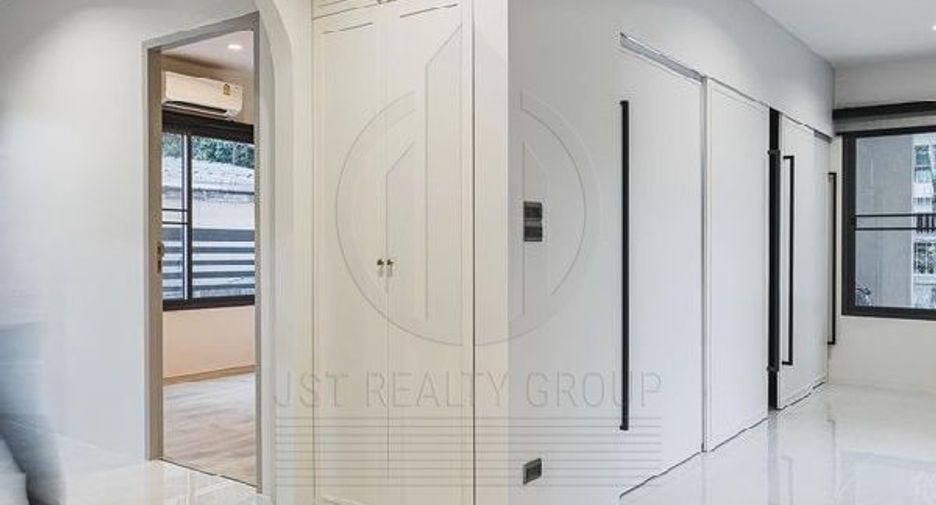 For sale 4 bedrooms house in Taling Chan, Bangkok
