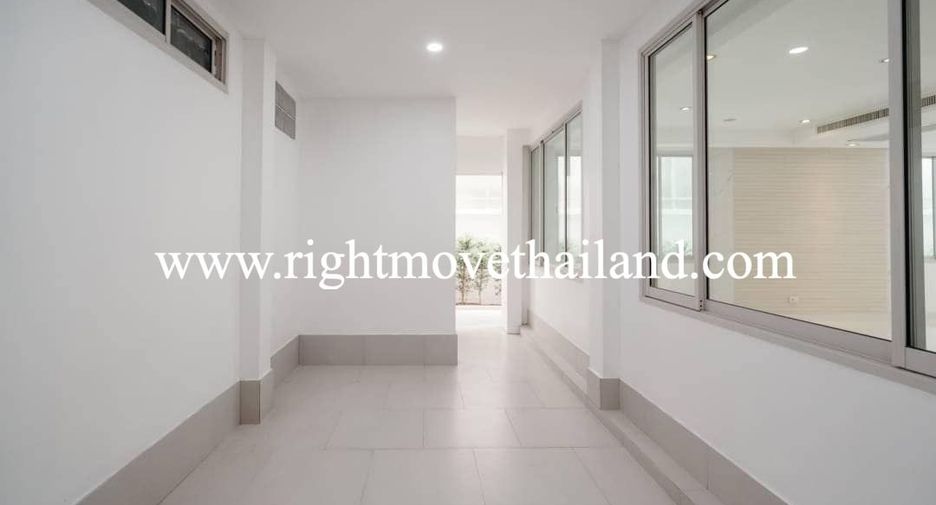 For sale 4 Beds townhouse in Khlong Toei, Bangkok