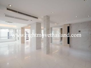 For sale 4 bed townhouse in Khlong Toei, Bangkok