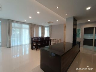 À louer 5 chambres maison à Bang Phli, Samut Prakan
