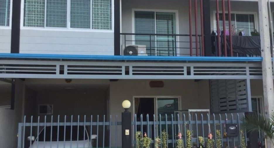 For sale 3 bed townhouse in Bang Saray, Pattaya