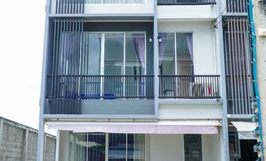 For sale 4 bedrooms house in Khlong Sam Wa, Bangkok