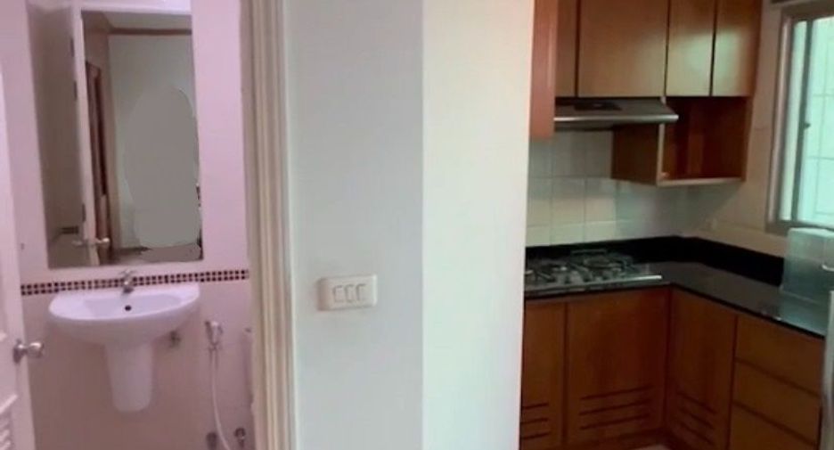 Аренда 3 спальни таунхаус в Пращет, Бангкок