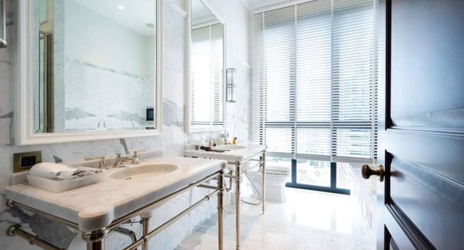 For rent 2 bedrooms condo in Pathum Wan, Bangkok