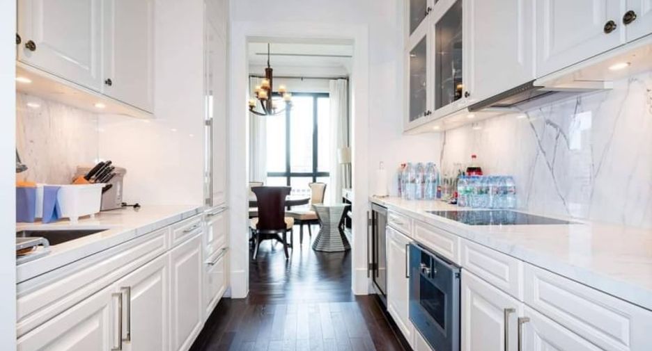 For rent 2 bedrooms condo in Pathum Wan, Bangkok