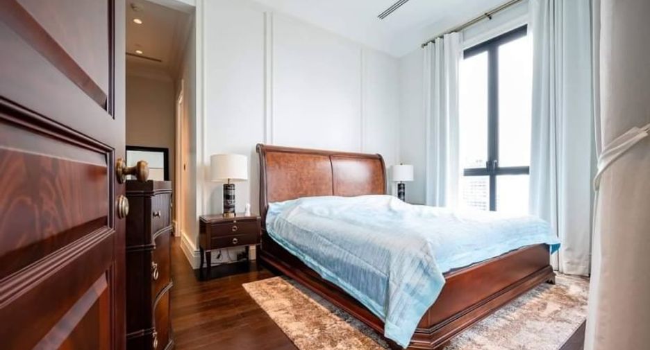 For rent 2 bedrooms condo in Pathum Wan, Bangkok
