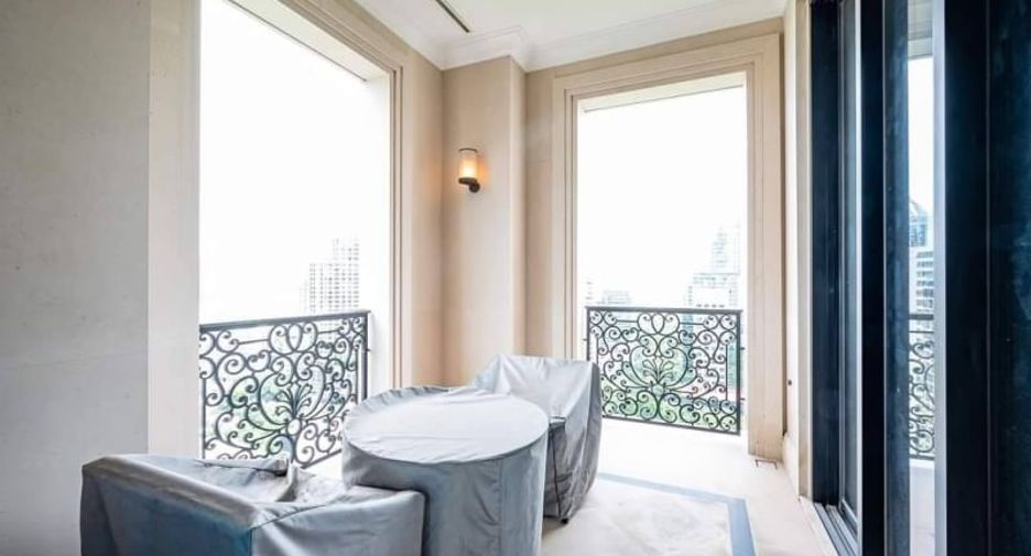 For rent 2 bedrooms condo in Pathum Wan, Bangkok