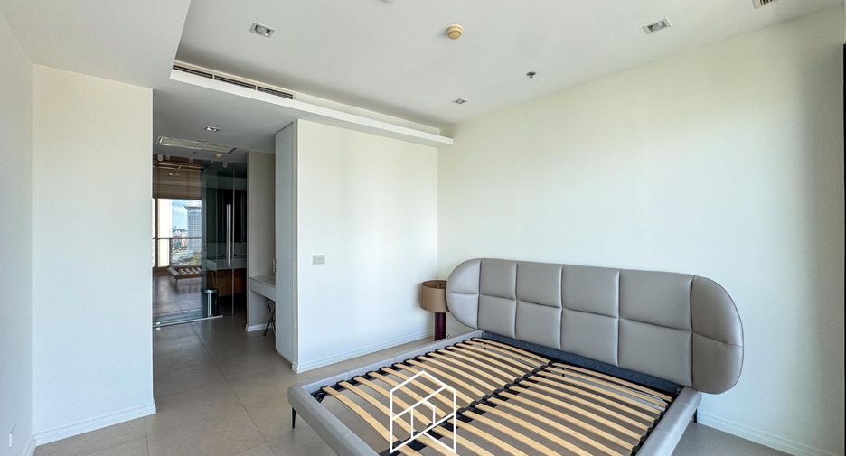 For rent 2 bedrooms condo in Sathon, Bangkok
