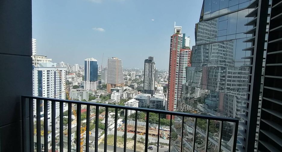 For sale 1 bed condo in Khlong Toei, Bangkok