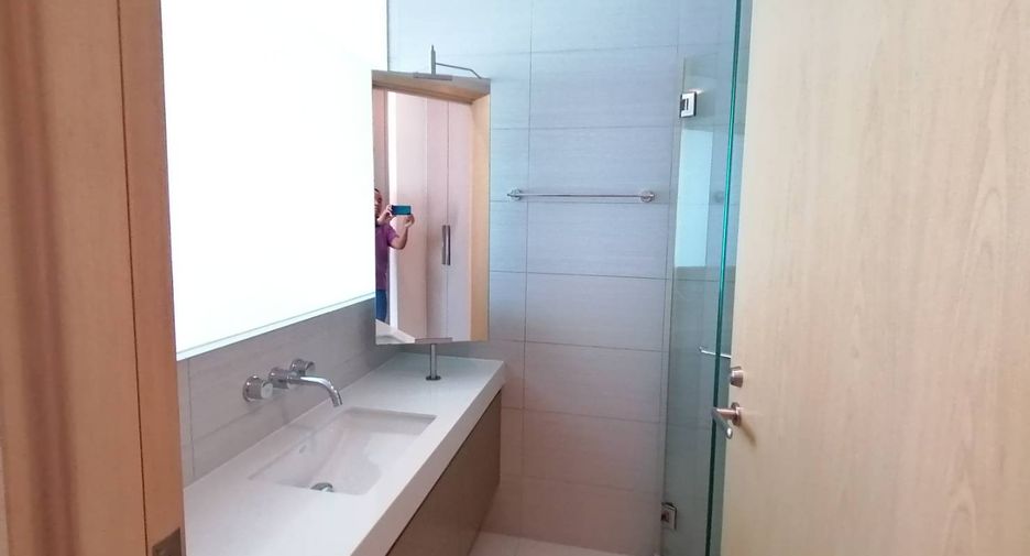 For sale 1 bed condo in Khlong Toei, Bangkok
