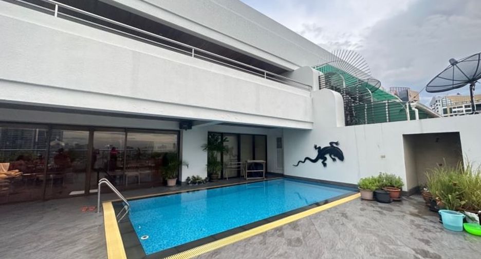 Wohnung zum Kauf mit 3 Zimmer in Khlong Toei, Bangkok