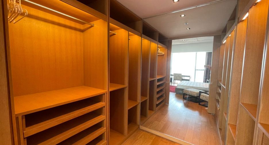 For rent 3 bedrooms condo in Sathon, Bangkok