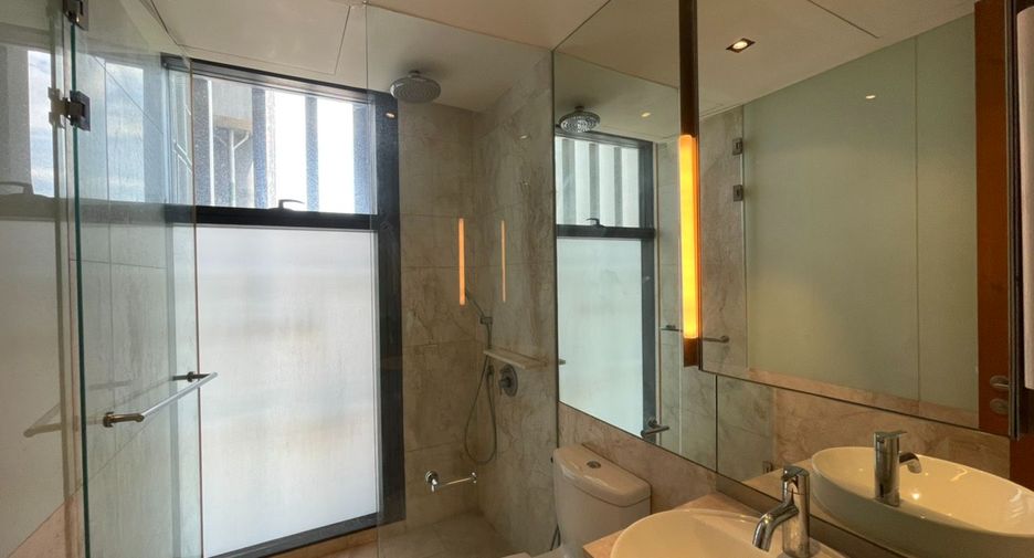 For rent 3 bedrooms condo in Sathon, Bangkok