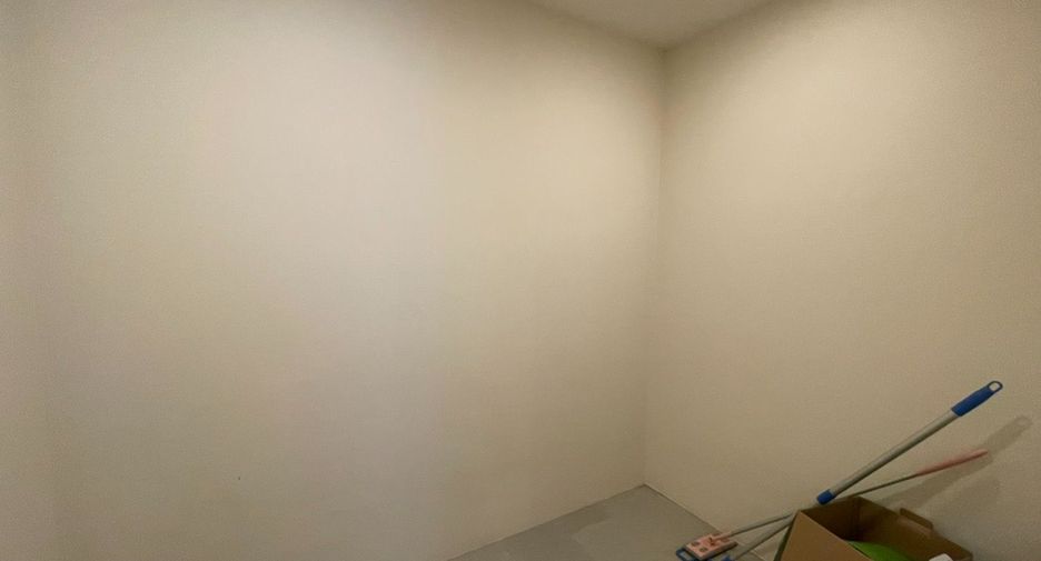 For rent 3 bedrooms condo in Sathon, Bangkok