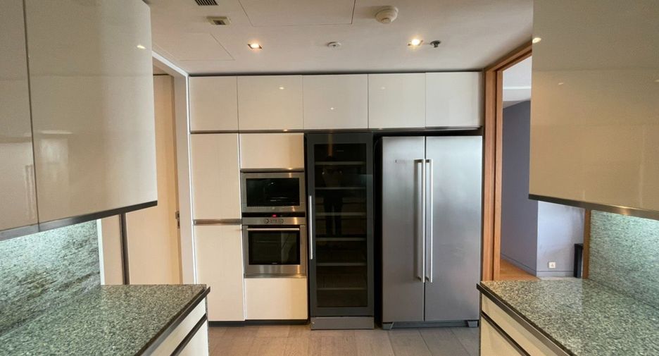 For rent 3 bedrooms condo in Sathon, Bangkok