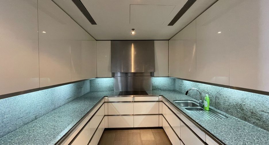 For rent 3 bedrooms condo in Sathon, Bangkok