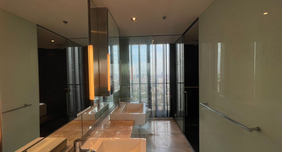 For rent 3 bedrooms condo in Sathon, Bangkok
