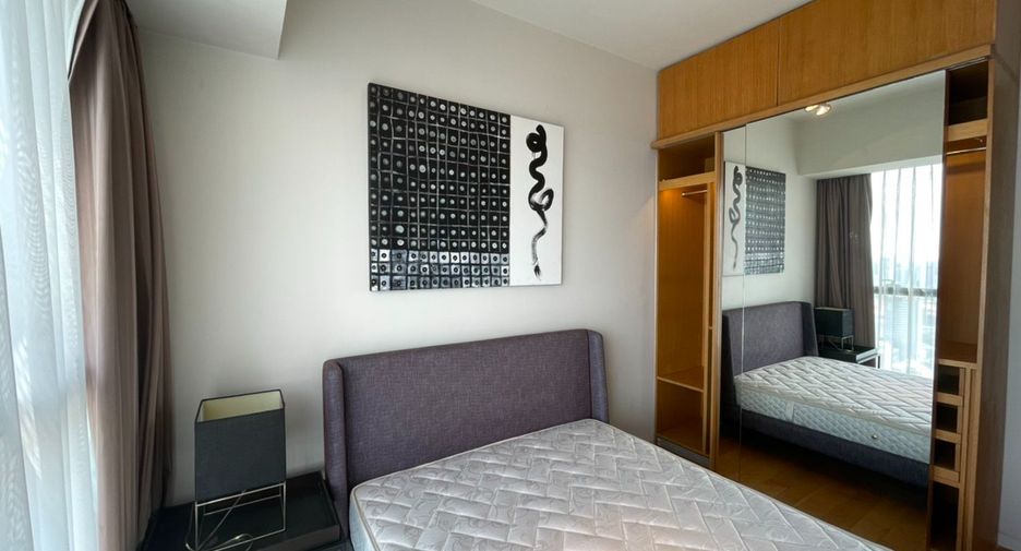 For rent 3 bedrooms condo in Sathon, Bangkok