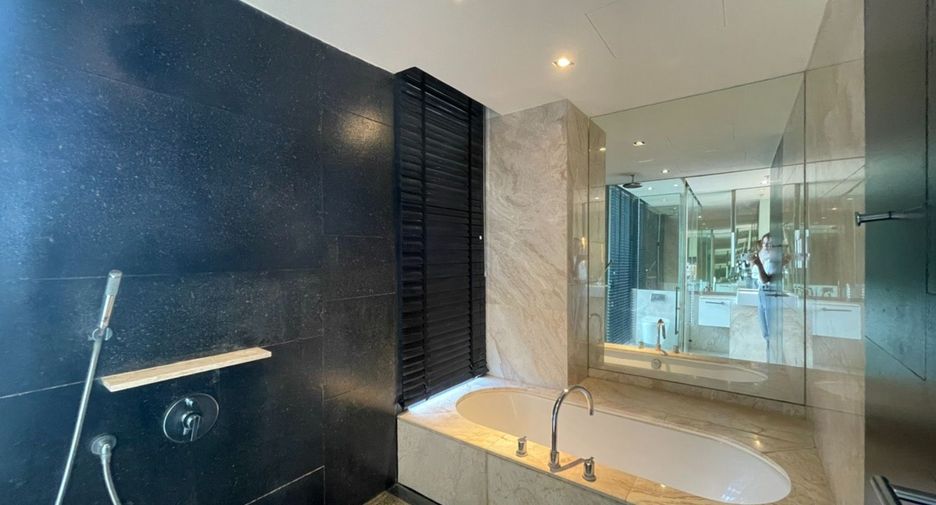 For rent 3 bedrooms condo in Sathon, Bangkok