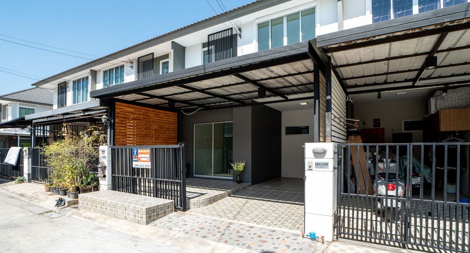 Reihenhaus zum Kauf mit 3 Zimmer in Khlong Sam Wa, Bangkok