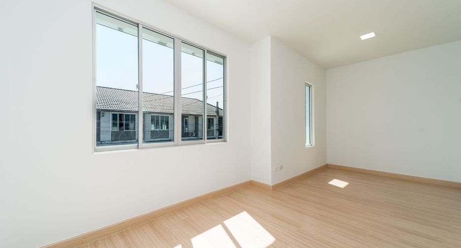 Reihenhaus zum Kauf mit 3 Zimmer in Khlong Sam Wa, Bangkok