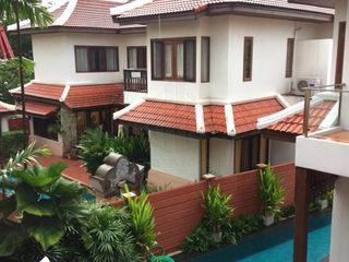 For rent 4 bedrooms house in Watthana, Bangkok