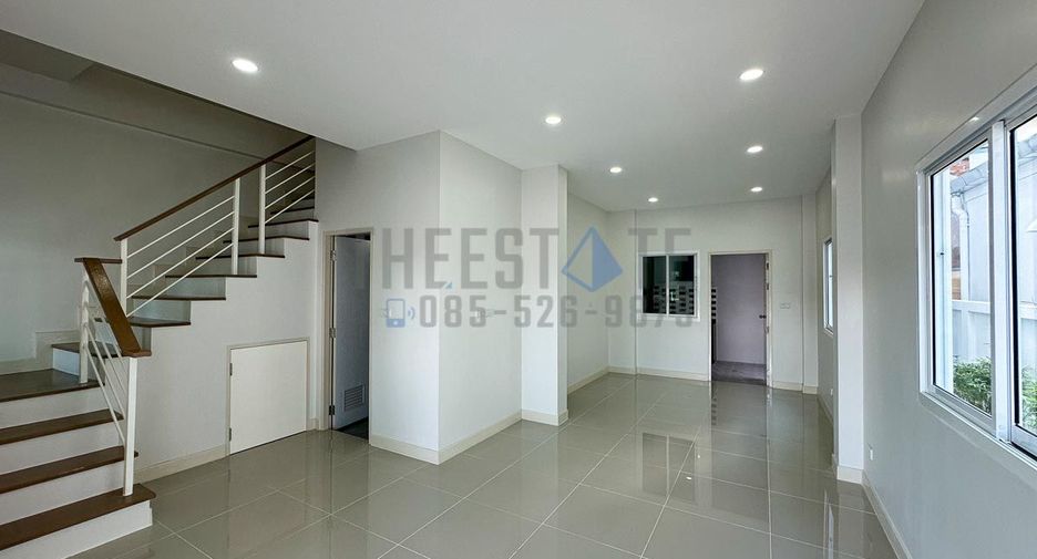 For sale 4 bedrooms townhouse in San Kamphaeng, Chiang Mai