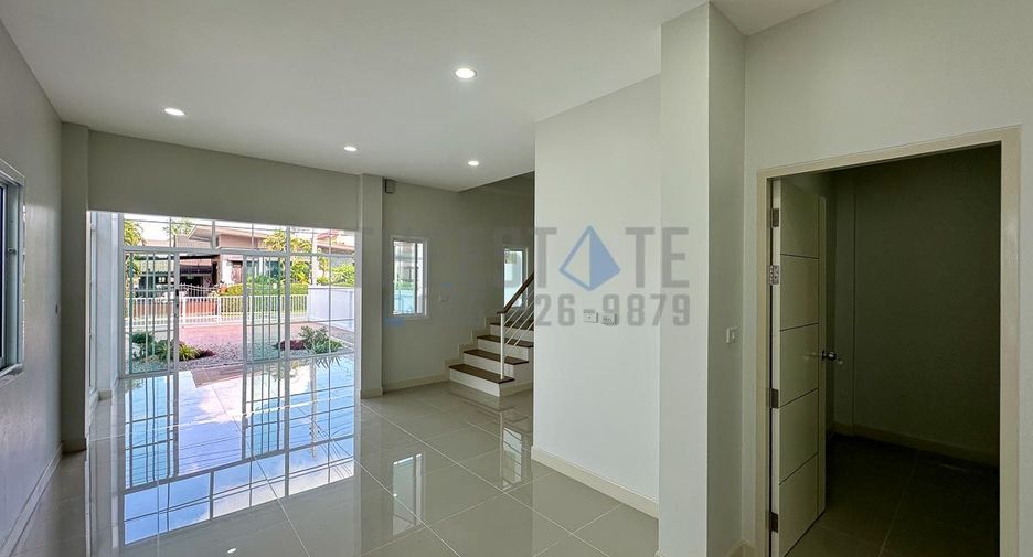 For sale 4 bedrooms townhouse in San Kamphaeng, Chiang Mai