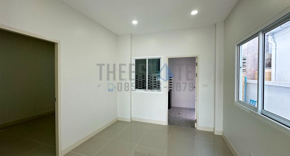 For sale 4 bed townhouse in San Kamphaeng, Chiang Mai