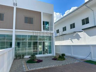 Продажа 4 спальни таунхаус в Сан Кампаенг, Чианг Маи
