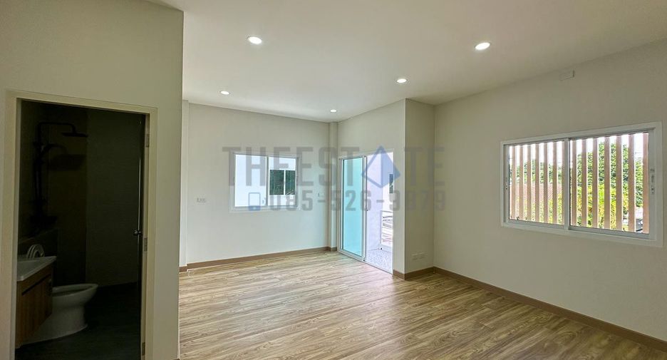 For sale 4 bedrooms townhouse in San Kamphaeng, Chiang Mai