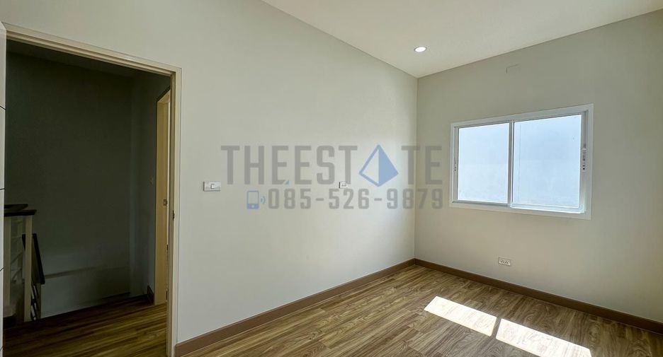 For sale 4 bedrooms townhouse in San Kamphaeng, Chiang Mai