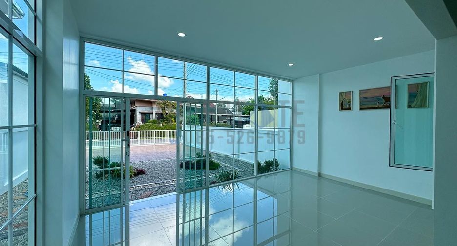 For sale 4 bedrooms townhouse in San Kamphaeng, Chiang Mai