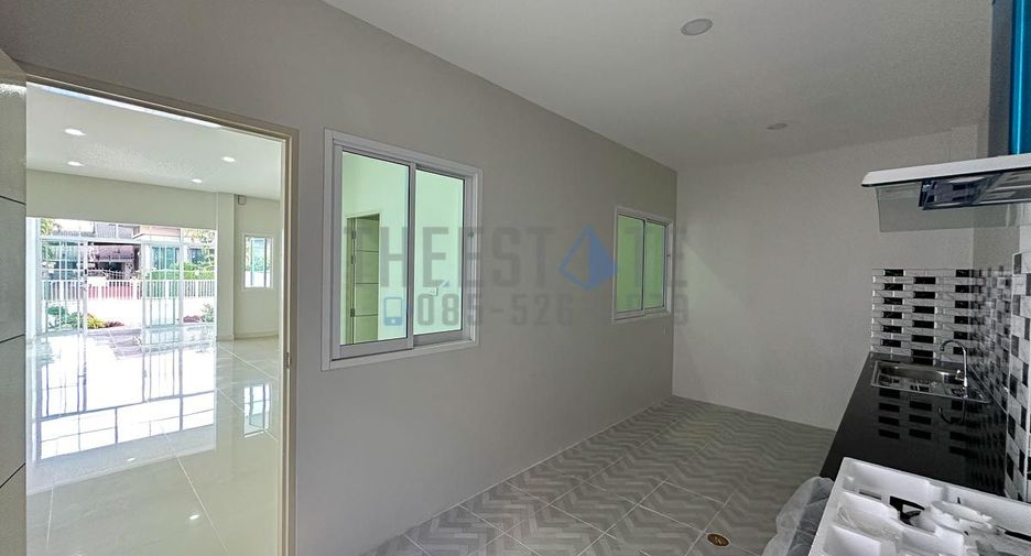For sale 4 bedrooms townhouse in San Kamphaeng, Chiang Mai