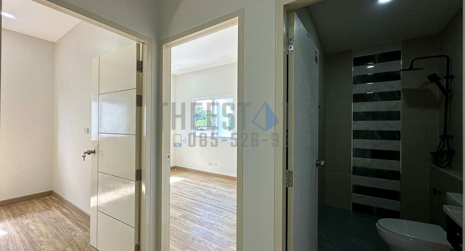 For sale 4 bedrooms townhouse in San Kamphaeng, Chiang Mai
