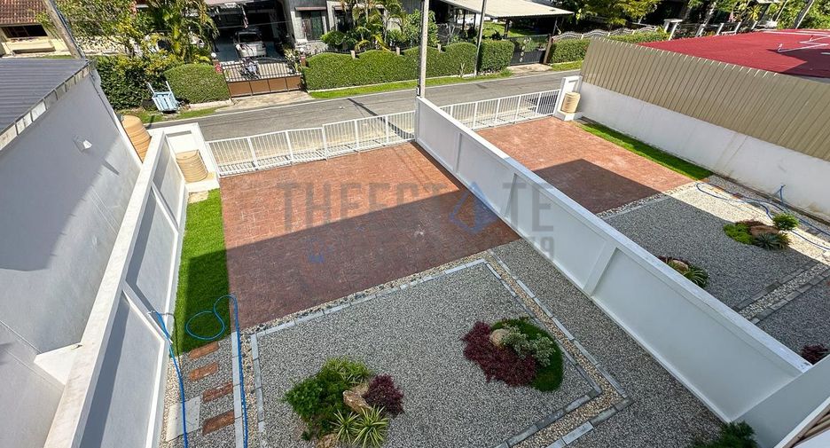 For sale 4 Beds townhouse in San Kamphaeng, Chiang Mai