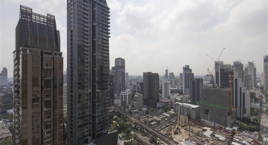 For rent 3 bedrooms condo in Khlong Toei, Bangkok