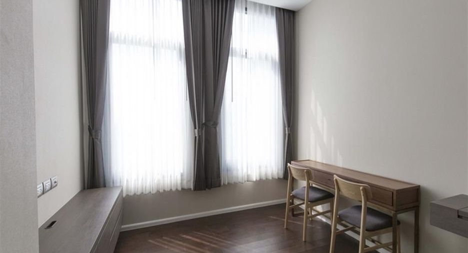For rent 3 bedrooms condo in Khlong Toei, Bangkok