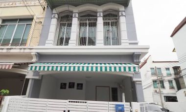 For rent 3 bed condo in Mueang Samut Prakan, Samut Prakan