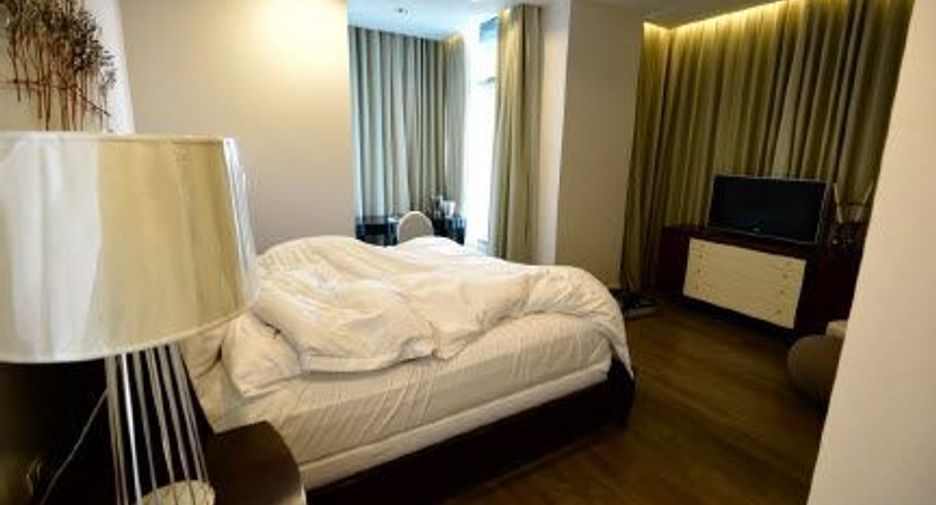 For rent 2 bedrooms condo in Pathum Wan, Bangkok