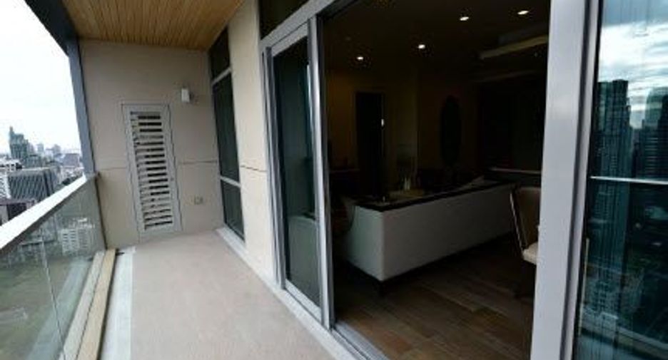 For rent 2 bedrooms condo in Pathum Wan, Bangkok