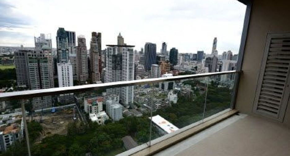 For rent 2 bedrooms condo in Pathum Wan, Bangkok