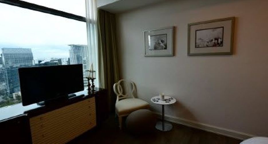 For rent 2 bedrooms condo in Pathum Wan, Bangkok
